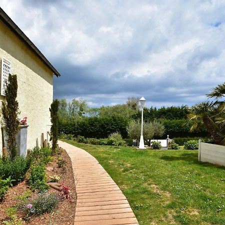 Superb Holiday Home Near The Beach Quinéville Exteriör bild