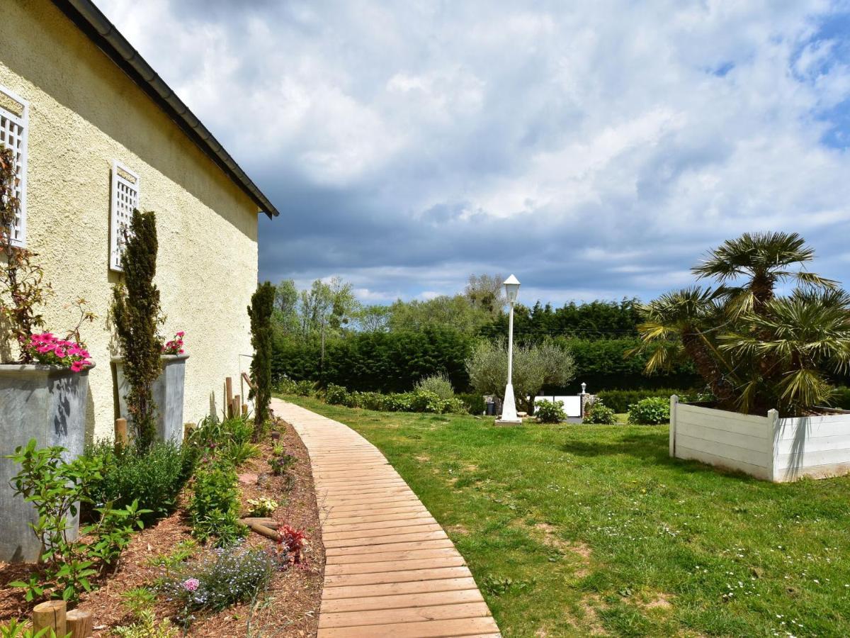 Superb Holiday Home Near The Beach Quinéville Exteriör bild