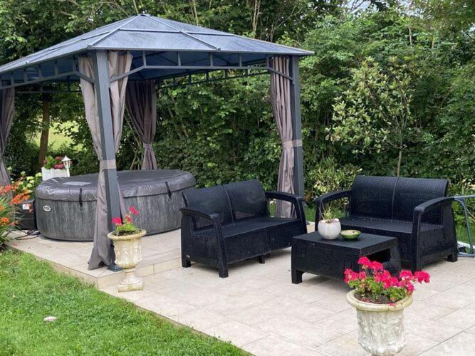 Superb Holiday Home Near The Beach Quinéville Exteriör bild