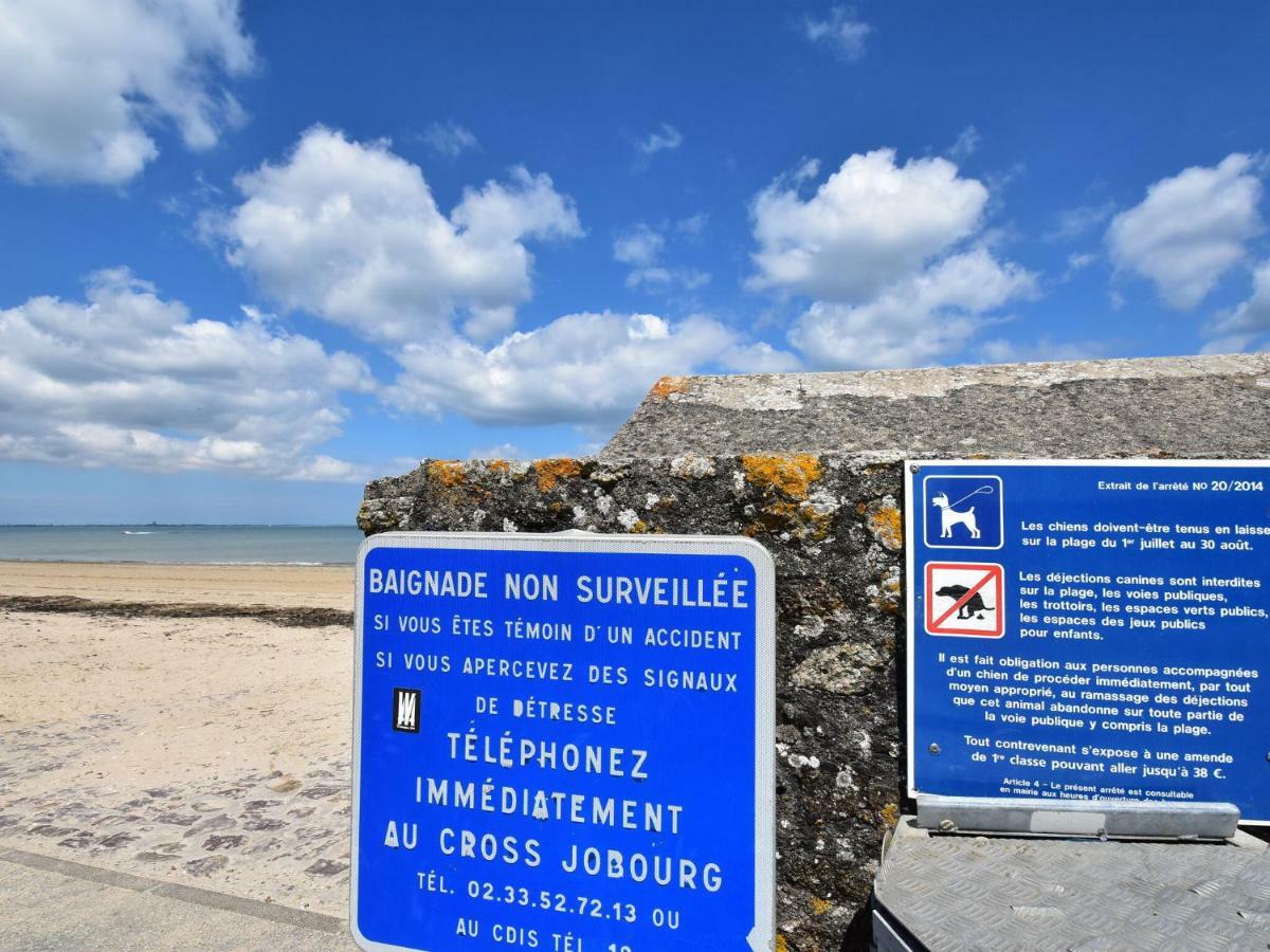 Superb Holiday Home Near The Beach Quinéville Exteriör bild