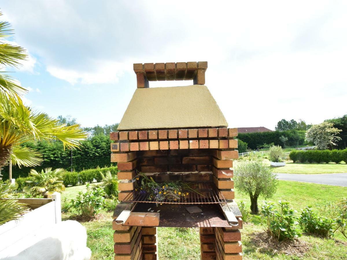 Superb Holiday Home Near The Beach Quinéville Exteriör bild